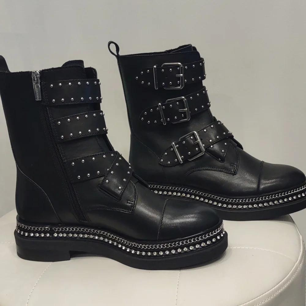 Vince Camuto black Leather studded buckle biker hiking boots Bobette Women's 6 - Picture 8 of 10